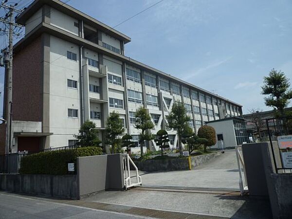 一宮市立千秋東小学校 580m