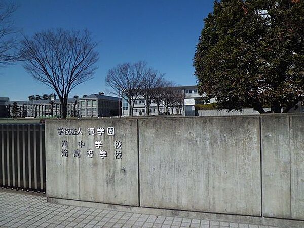滝高等学校 390m