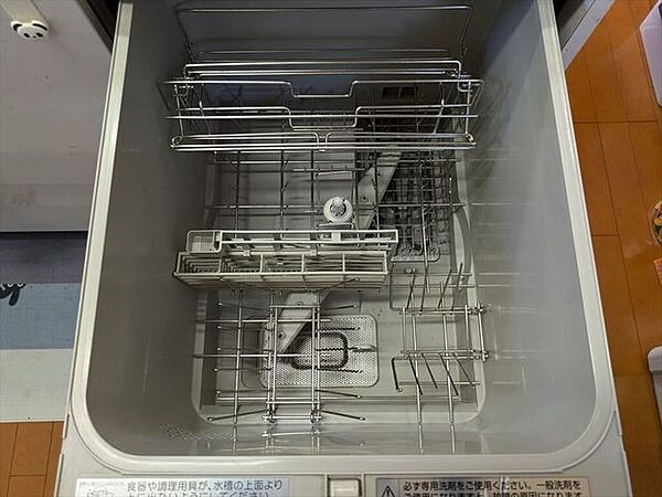 キッチンには人気の食洗機を搭載！日々の家事の手間を低減してくれます。