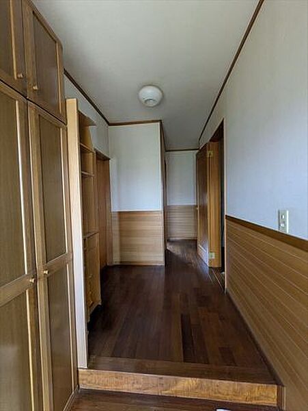 玄関には収納力の高いシューズボックスがあり、玄関をいつも綺麗な状態に保てます。