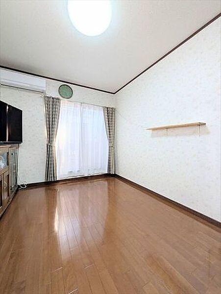 2階南側6帖洋室2部屋にバルコニーがついており、たくさんのお洗濯物も干すことができます。
