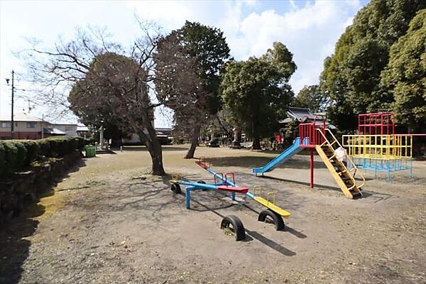 井出神社 210m