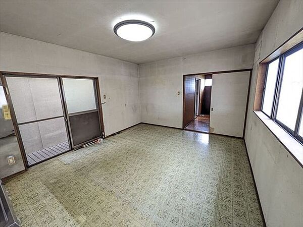 2階建テラスデッキを使い平屋への出入りも可能です！