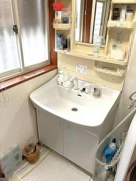 小物収納付き！物で溢れがちな空間も整理整頓できそうです