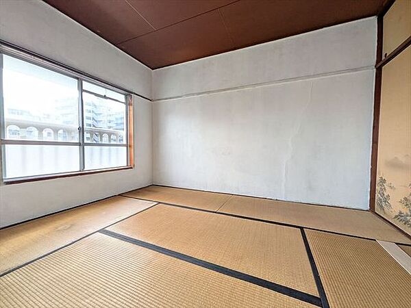 採光の良い和室はのんびりと寛げる空間