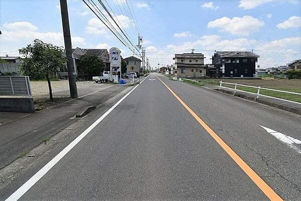 北西側前面道路