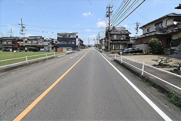 北西側前面道路