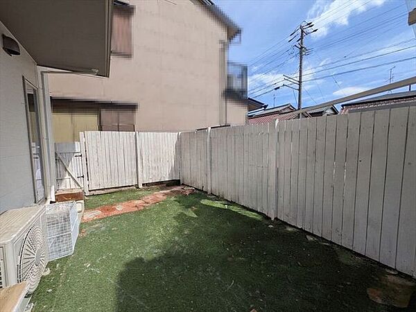 広いお庭はガーデニングや家庭菜園などが楽しめます