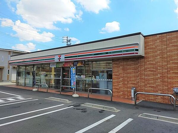 セブンイレブン古知野花霞店 340m
