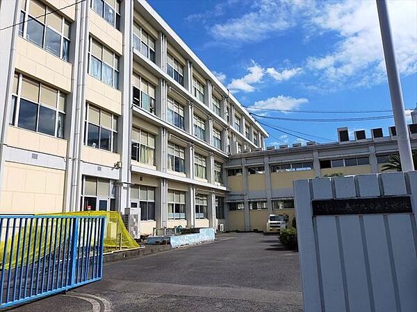柏森小学校 950m