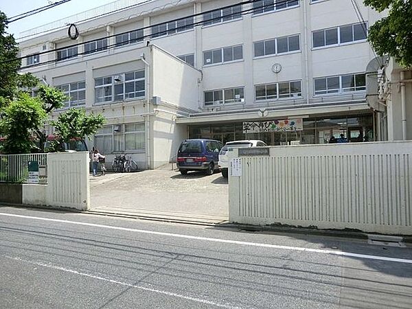 江戸川区立葛西第三中学校 130m