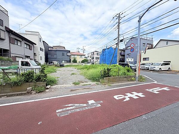 生活の拠点として便利な住宅街。日々の暮らしを快適に彩る住環境が整っています。（2026.8）