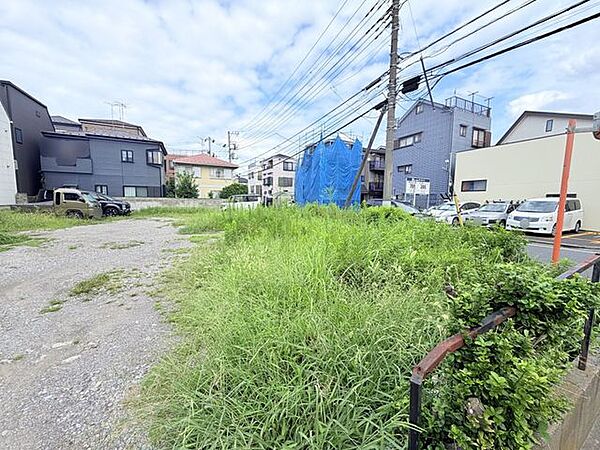 自由な住まいづくりを楽しめる建築用地。周辺の街並みを活かしながら、理想のマイホームを実現できます。（2026.8）