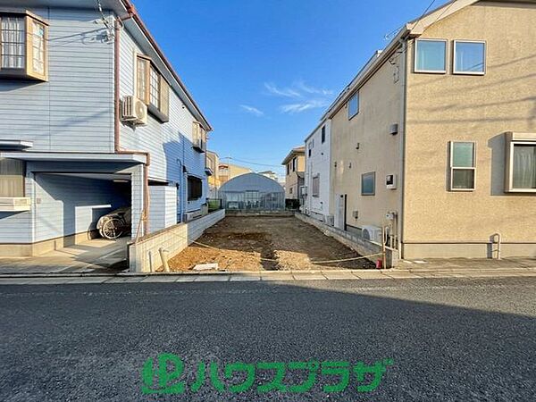 この広大な更地は、理想の住まいを建てるためのキャンバスです。あなたの夢を実現させる第一歩を、ここから始めませんか。（2026.9）