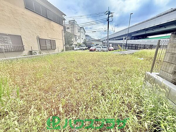 広々とした前面道路に面した開放的な土地。建築プランをじっくり検討できる魅力があります。（2026.9）