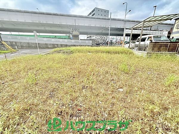 敷地の広さを活かして、間取りや外構など自由度の高い住まいづくりが可能です。（2026.9）