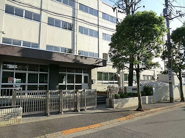 江戸川区立上一色中学校 980m