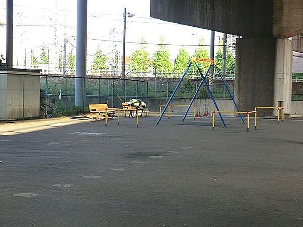 環七高架下北児童遊園 250m