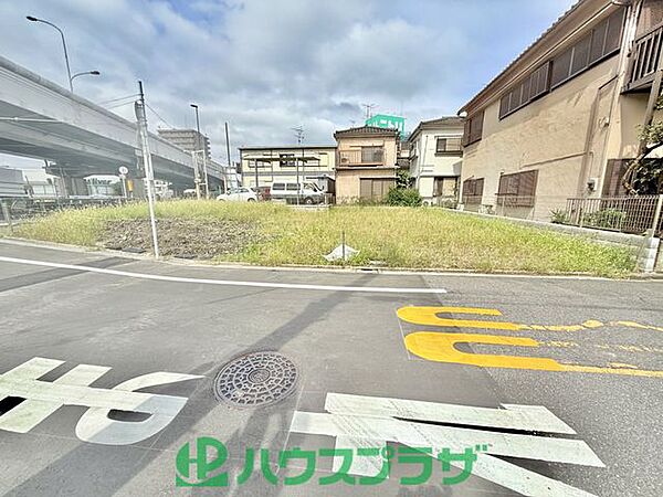 歩道＆道路が広く開放感のある立地です。（2026.9）