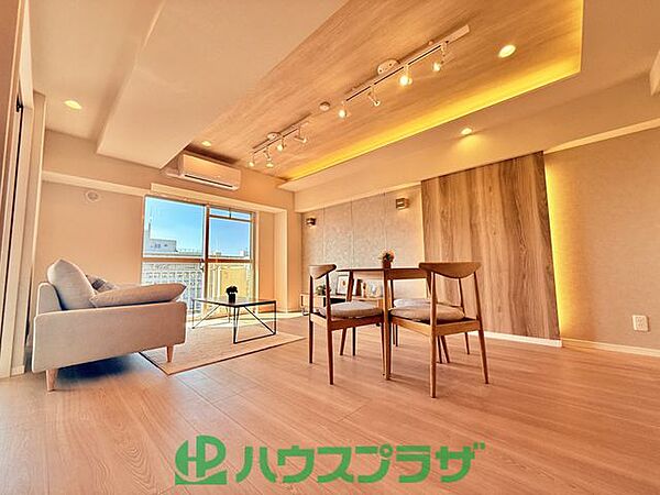 家具が設置されているため、内覧時にも家具の配置や実際の生活動線をイメージしやすい住まいです。