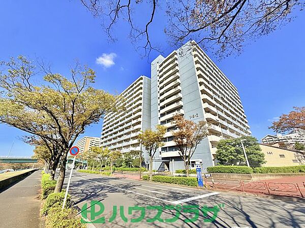 都営新宿線『東大島』徒歩1分の立地です。