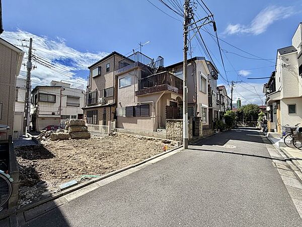 周囲に高い建物が少なく日当たり良好です。（2026.8）