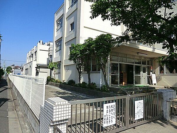 江戸川区立本一色小学校 440m