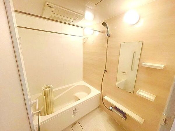 【お風呂】浴室換気乾燥付きのお風呂です。