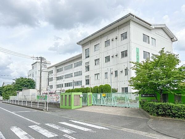 三郷市立瑞木小学校 794m