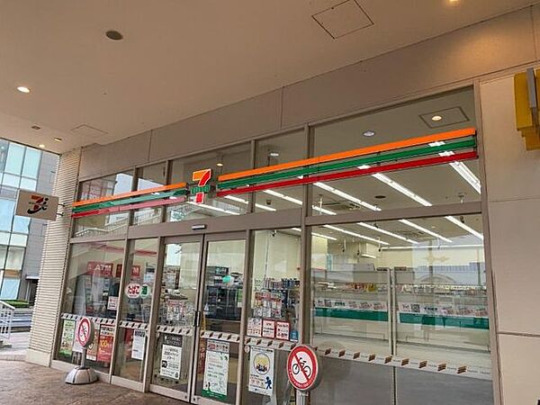 セブンイレブン ららぽーと新三郷店 778m