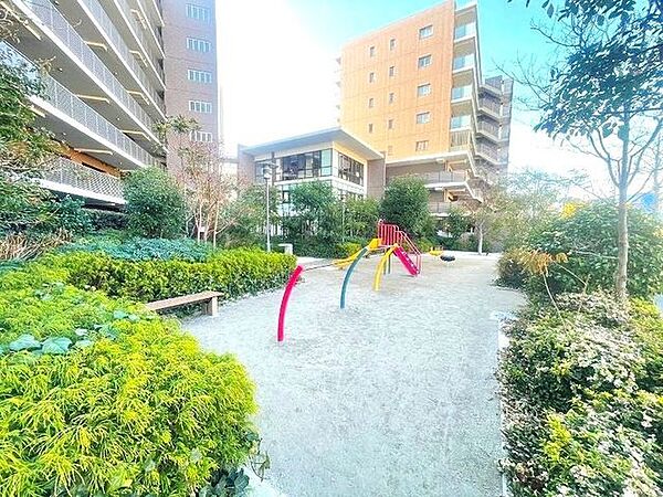 マンション敷地内公園