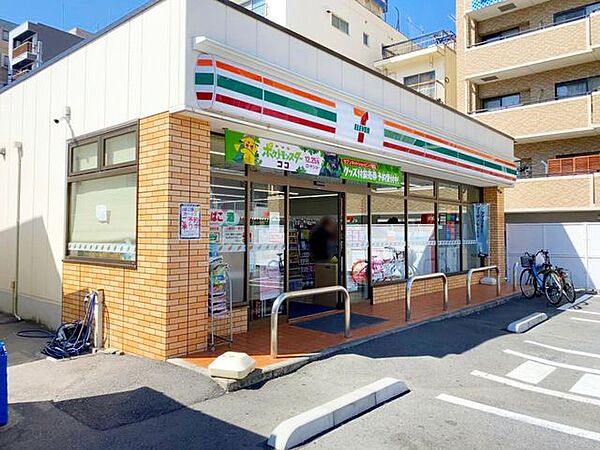 セブンイレブン新宿中落合3丁目店 徒歩1分。 70m