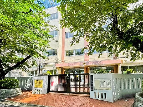 豊島区立駒込小学校 1070m