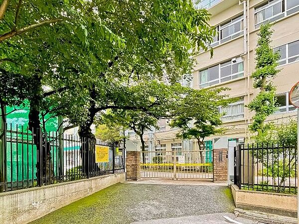 豊島区立駒込中学校 1080m