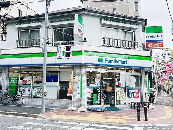 ファミリーマート板橋南ときわ台店 徒歩1分。 70m