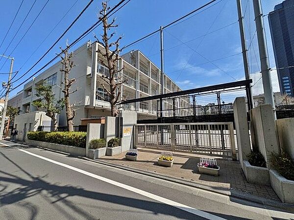 新宿区立西新宿中学校 450m