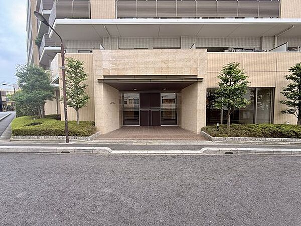 エントランス前外観