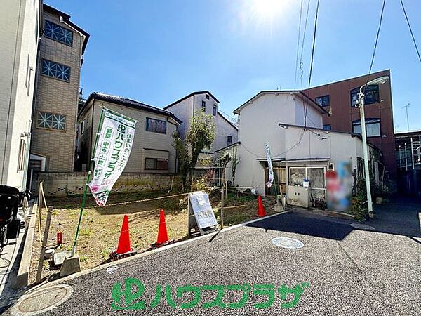 建築条件なし売地！お好きなハウスメーカーや工務店で自由に建築可能です。(2026年10月撮影)