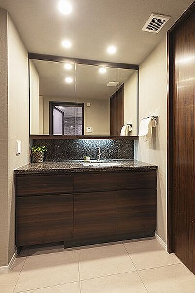apartment 東京都港区芝２丁目17-11
地図を見る