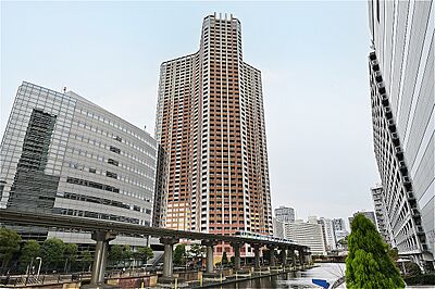外観：JR山手線「田町」駅まで徒歩13分、ゆりかもめ「芝浦ふ頭」駅まで徒歩14分など、複数沿線・駅が利用可能。毎日の通勤・通学や休日のお出掛けにも便利な立地です。