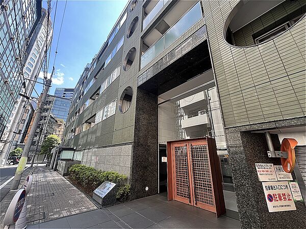 交通アクセス・利便性に恵まれた近隣商業地域に位置しています。ペット飼育可能なマンションにつき、大切なペットと一緒に暮らせるのも嬉しいポイントです(規約制限有)。