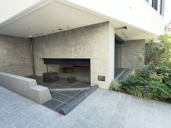 2026年2月築、RC造地上7階建の築浅マンション。総戸数は45戸です。大切なペットと暮らせます(飼育細則あり)。これからペットを飼うことを検討中の方にもおすすめ。