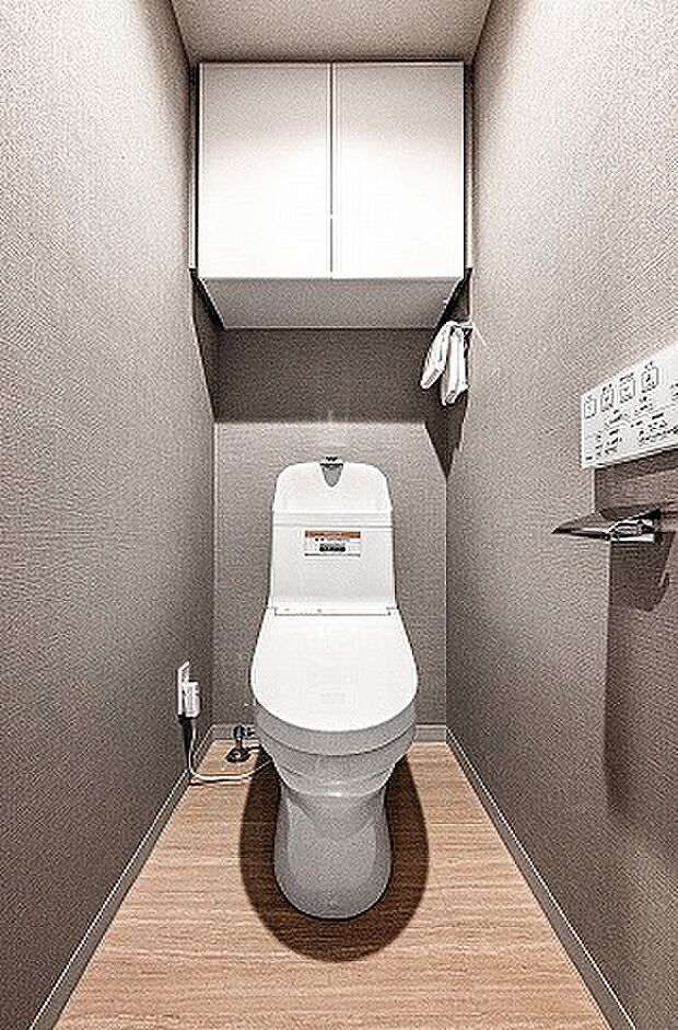快適な温水洗浄便座付きのトイレも完備。上部に棚があり床に物を置く必要がないため清潔感を保てます。