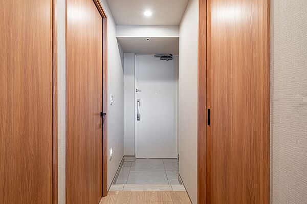 【廊下】お掃除のしやすい全居室フローリングです。