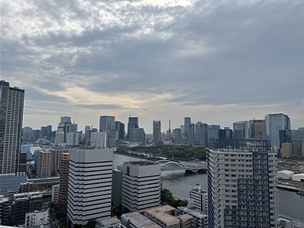 【住戸からの眺望】遠くまで見渡すことができる、開放的な眺望。晴れた日に外に出れば、気分もリフレッシュできそうです。※眺望は将来に渡って保証するものではありません。
