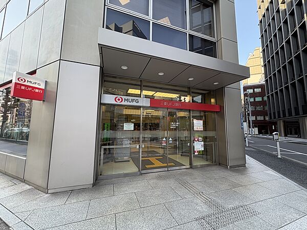 【三菱UFJ銀行 大伝馬町支店】徒歩3分。入出金や送金、金融商品の相談などが行えます。窓口営業時間：平日9:00～15:00。