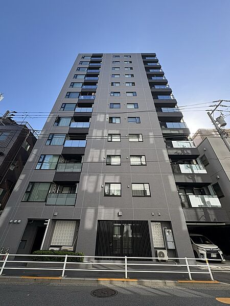 【現地外観写真】総戸数68戸。住友不動産(株)既分譲、シティハウスシリーズのマンション。敷地内にゴミ置き場があり、24時間ゴミ出しが可能なのも嬉しいポイントです。