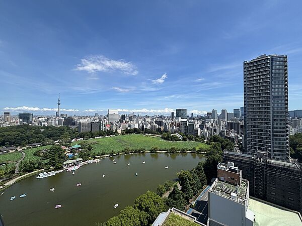 【バルコニーからの眺望】地下2階地上30階建の、21階部分に位置した住まいです。※眺望は将来にわたって保証するものではありません。