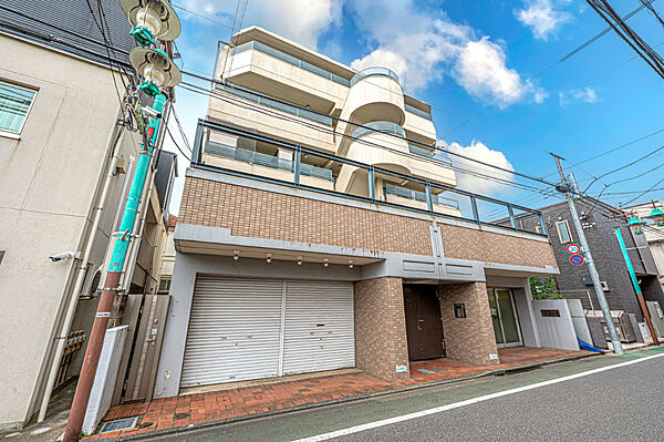 【現地外観写真】コンビニまで徒歩5分。徒歩圏内に内科クリニックもあり、急な体調不良のときも安心です。