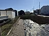 外観：【現地土地写真】広々としたお庭や駐車スペースなど、幅広いプランでご検討できます。建築可能な建物のボリュームなど、お気軽にご相談ください。